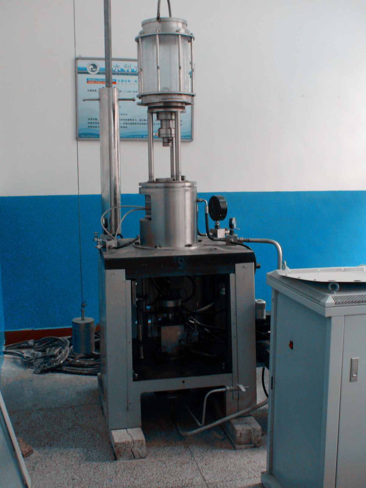 振动三轴材料试验机MTS810(10吨)